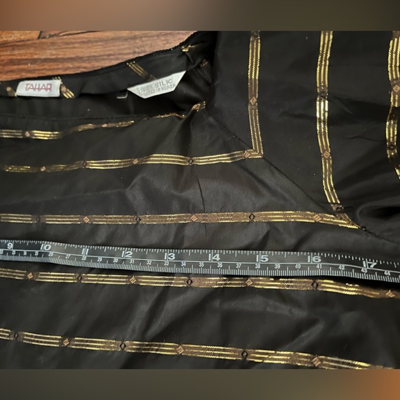 RARE vintage Tahari 80’s style black silk top with amazing ruched puff sleeves - Picture 7 of 9